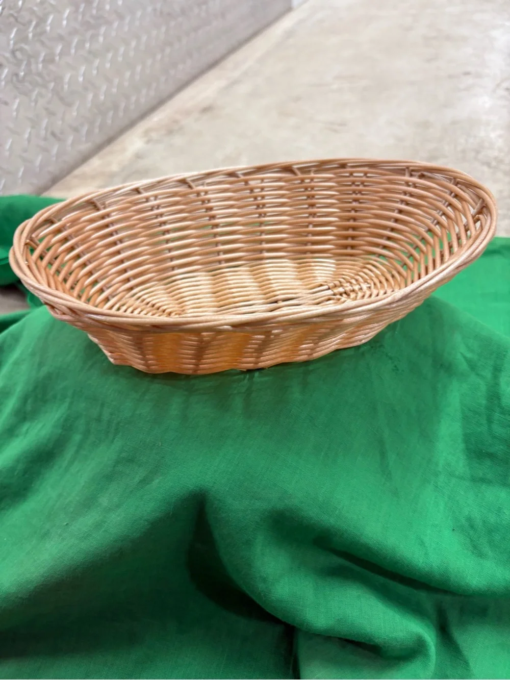 N/A oval wicker